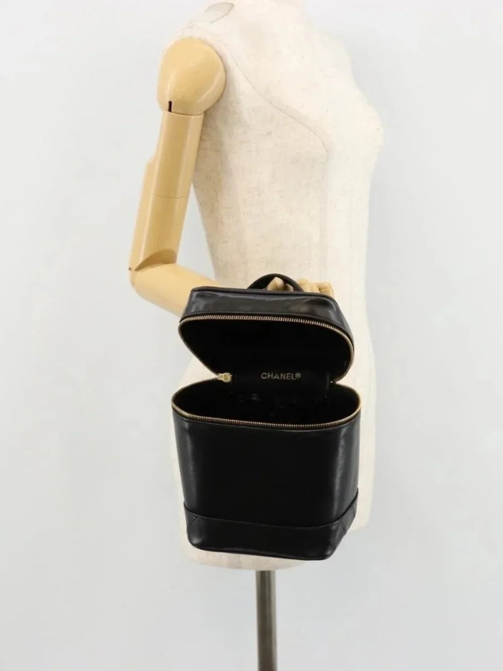 CHANEL Bicolore Vanity Hand Bag Lamb Skin Black Gold CC Auth 181100